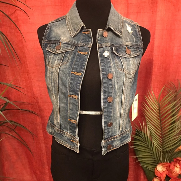 Charlotte Russe Jackets & Blazers - 💎Charlotte Russe Jean vest button up.